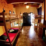 بيت شباب Amigos Nest