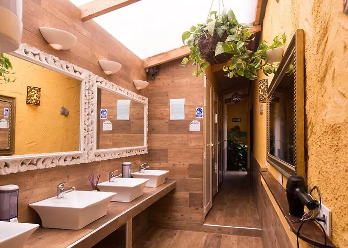 Hostel Amigos Nest La Mareta