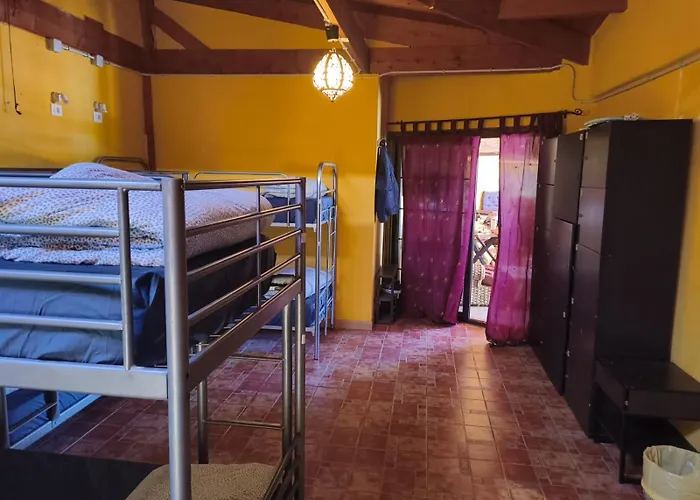 Amigos Nest Hostel *