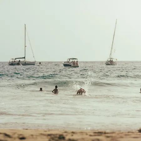بيت شباب Amigos Nest La Mareta
