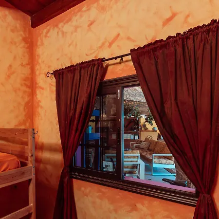 Amigos Nest بيت شباب La Mareta