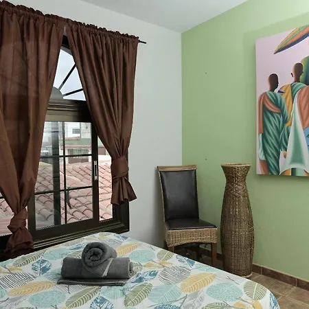 Amigos Nest بيت شباب La Mareta